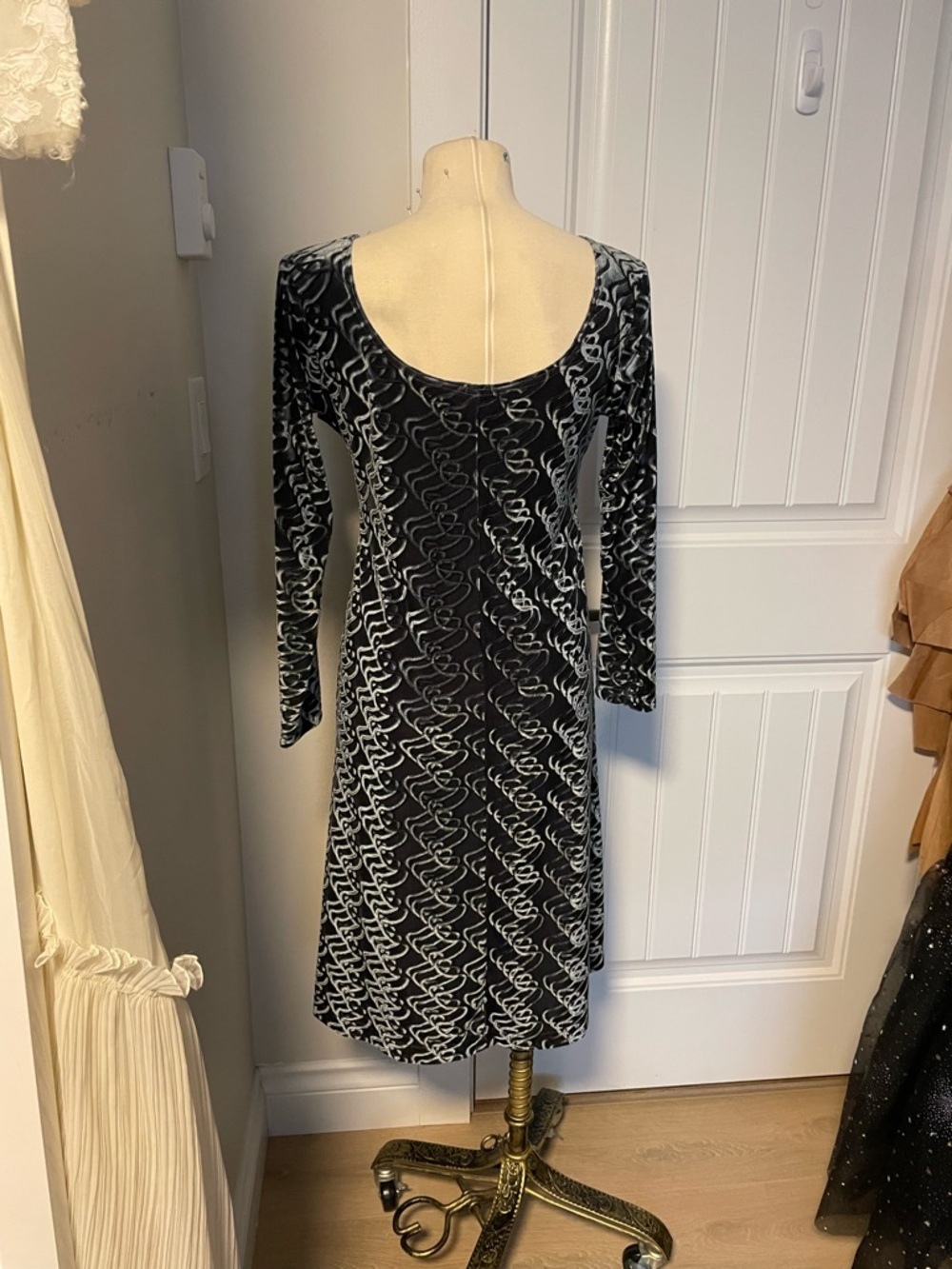 Vintage green pressed velvet/velour Long Sleeve Midi Dress M - Picture 4 of 6